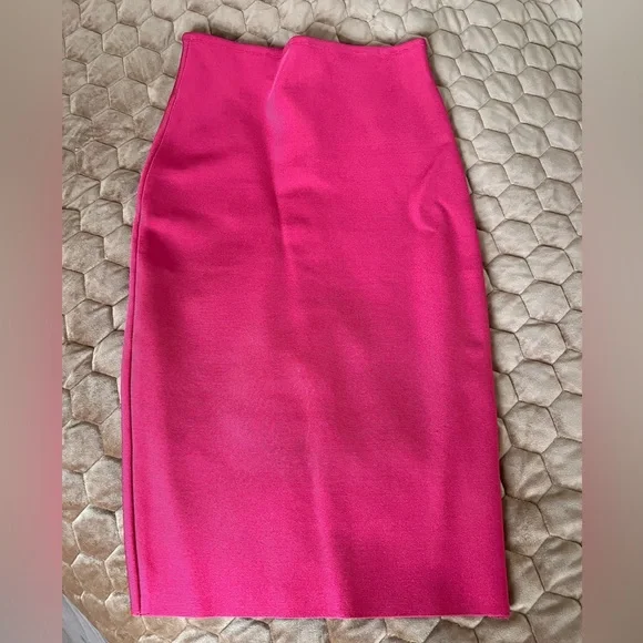 Gracia scuba midi skirt in red - Picture 4 of 6